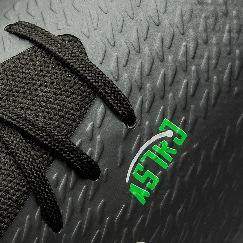 Chuteira Society Umbro Astro